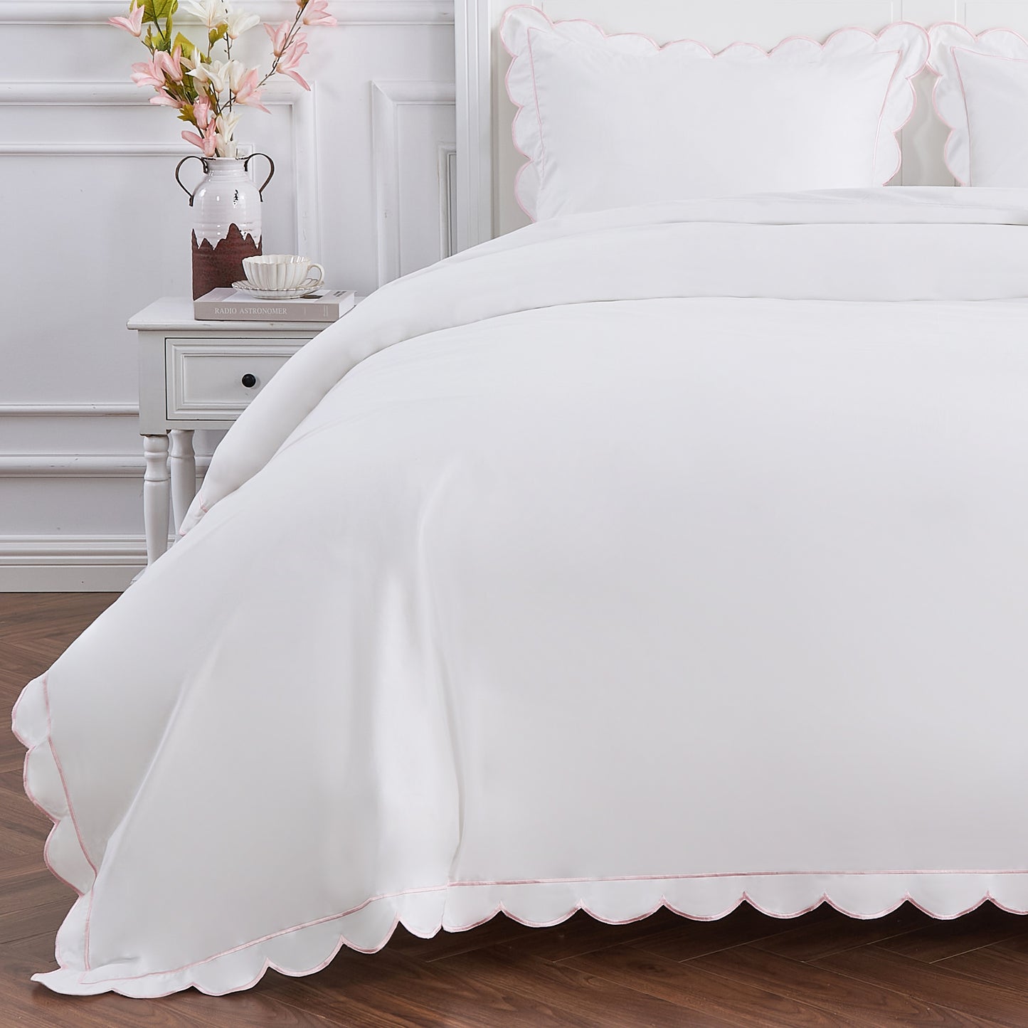 Scallop Frame Embroidered Cotton Percale Duvet Set